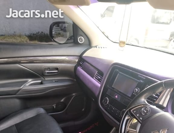 Mitsubishi Outlander or Airtrek 2,4L 2016