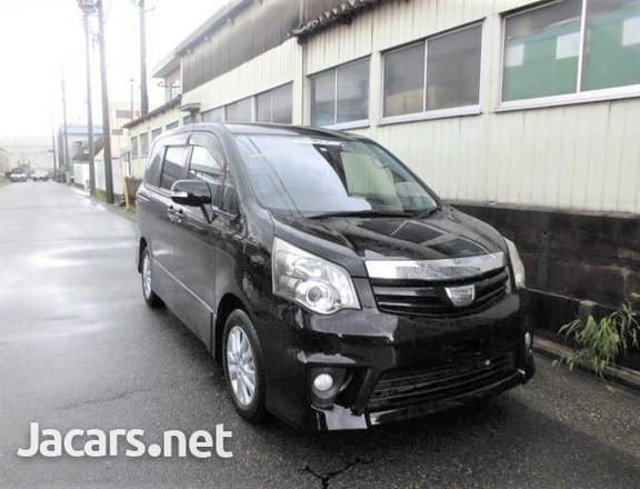 2013 Toyota Noah Si Black 2WD, Newly Imported
