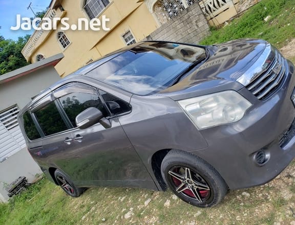 Toyota Noah 2,0L 2011