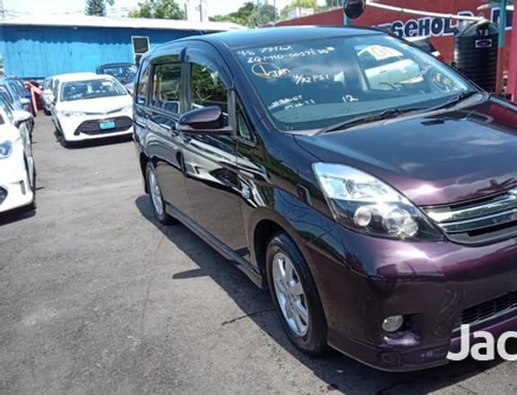 Toyota Isis 1,8L 2014