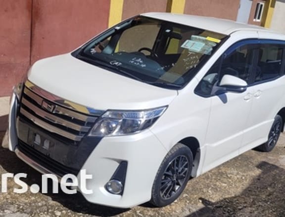 Toyota Noah 2,0L 2014