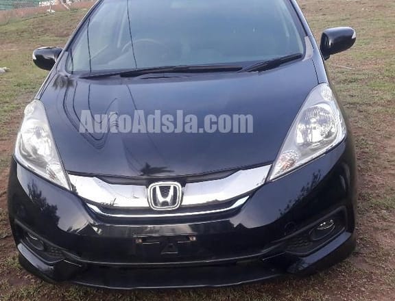 2014 Honda Fit Shuttle hybrid