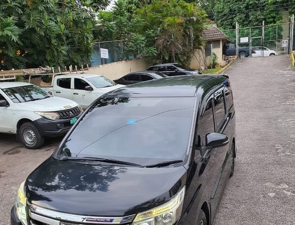 Toyota Noah 2,0L 2015