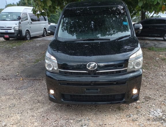 Toyota Voxy 2,0L 2011