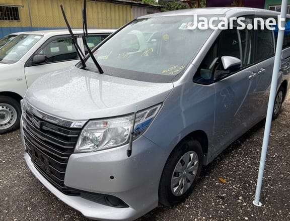 Toyota Noah 2,0L 2015