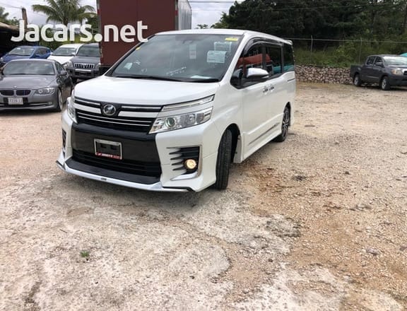 Toyota Voxy 2,0L 2016