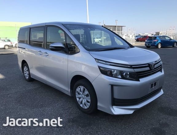 Toyota Voxy 2,0L 2016