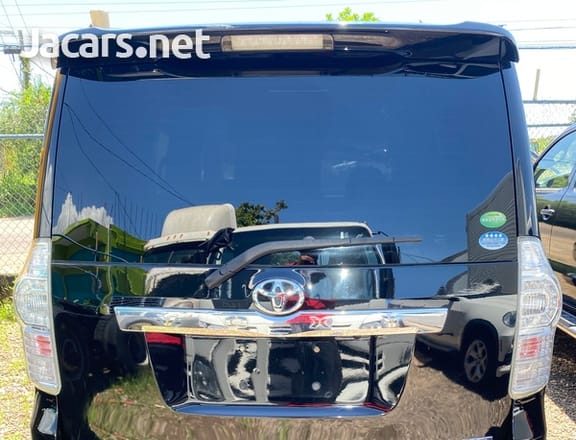 Toyota Voxy 2,0L 2013