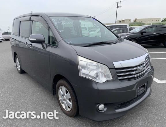 Toyota Noah 2,0L 2013