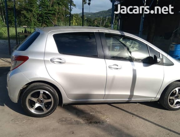 Toyota Vitz 1,0L 2012