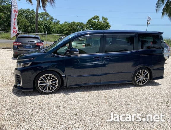 Toyota Voxy 2,0L 2014