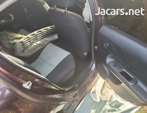 Toyota Aqua 1,3L 2015