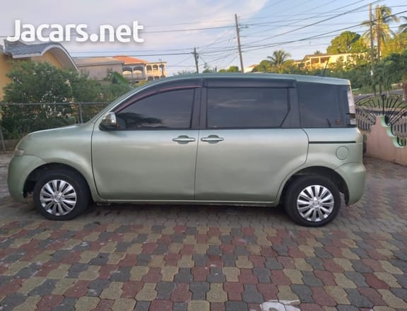 Toyota Sienta 1,5L 2013
