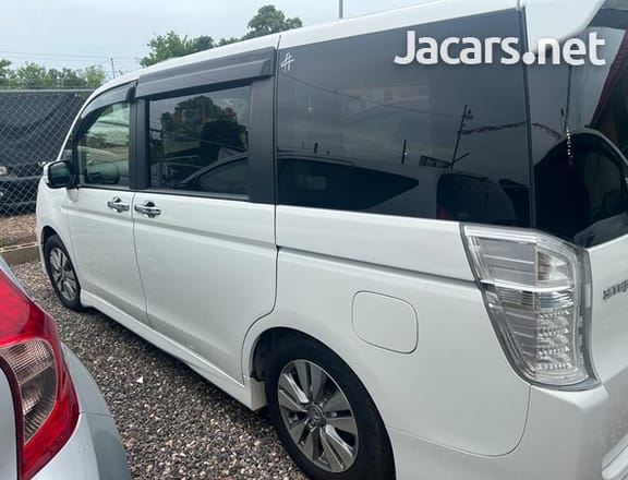 Honda Stepwgn Spada 2,0L 2013