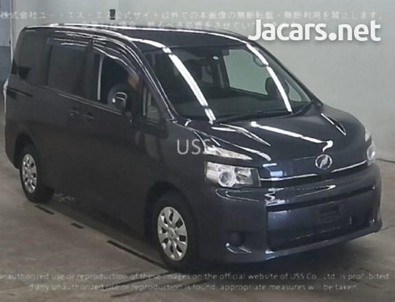 Toyota Voxy 2,0L 2013