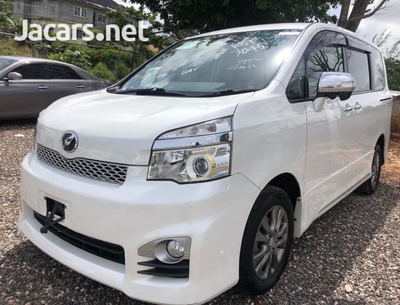 Toyota Voxy 1,8L 2013