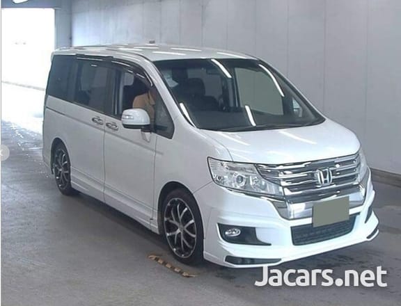 Honda Stepwgn Spada 1,8L 2013