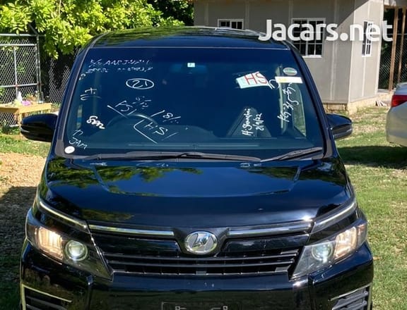 Toyota Voxy 2,0L 2014