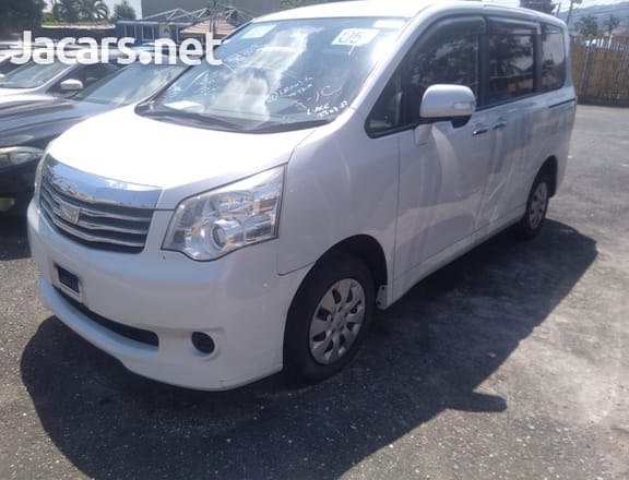 Toyota Noah 2,0L 2013