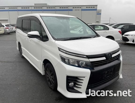 Toyota Voxy 2,0L 2014