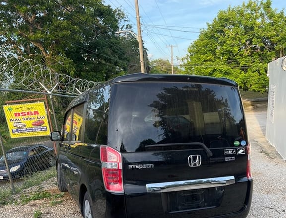 Honda Stepwgn 2,0L 2013