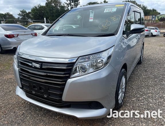 Toyota Noah 2,0L 2014