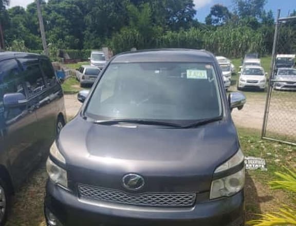 Toyota Voxy 2,0L 2013