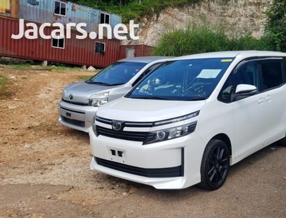 Toyota Voxy 2,0L 2017