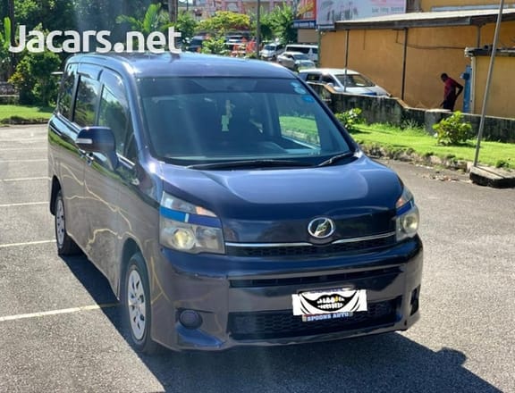 Toyota Voxy 2,0L 2010