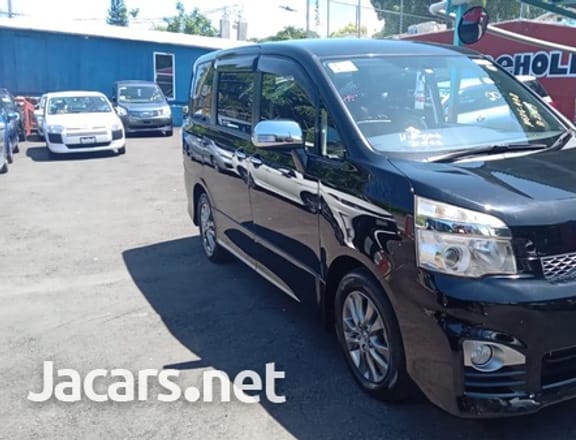 Toyota Voxy 2,0L 2013