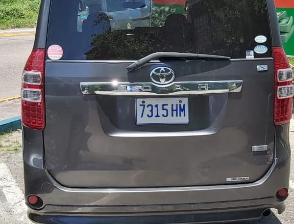 Toyota Noah 2,0L 2011
