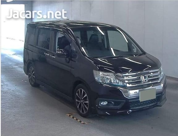 Honda Stepwgn 2,0L 2013