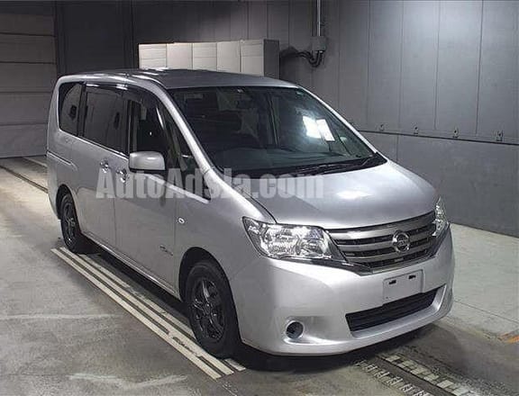 2013 Nissan Serena Hybrid