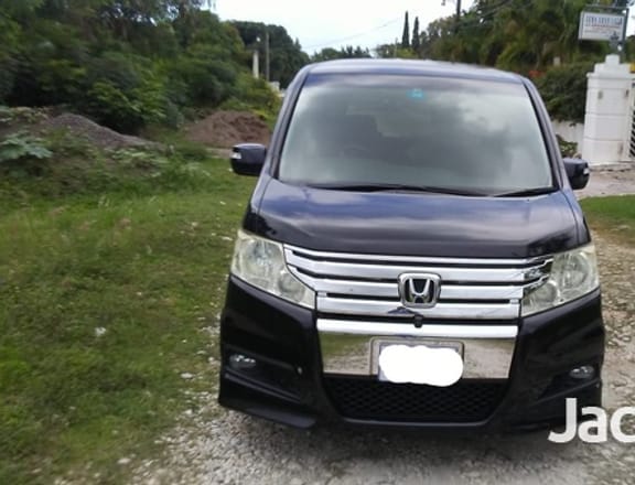 Honda Stepwgn Spada 1,9L 2012