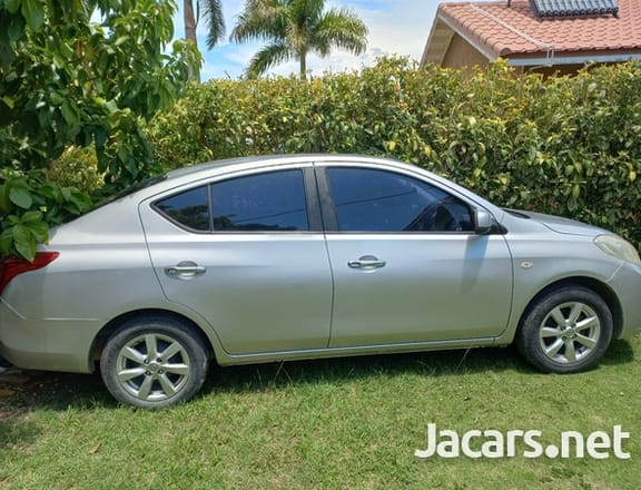 Nissan Versa 1,5L 2013