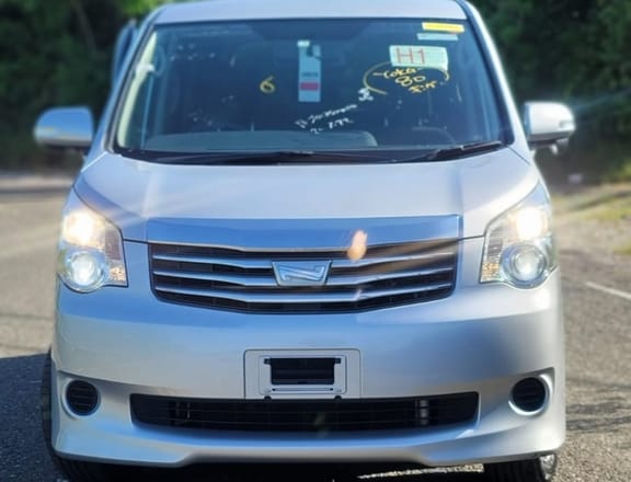 Toyota Noah 2,0L 2013