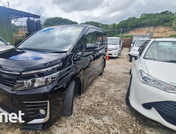 Toyota Voxy 2,0L 2014