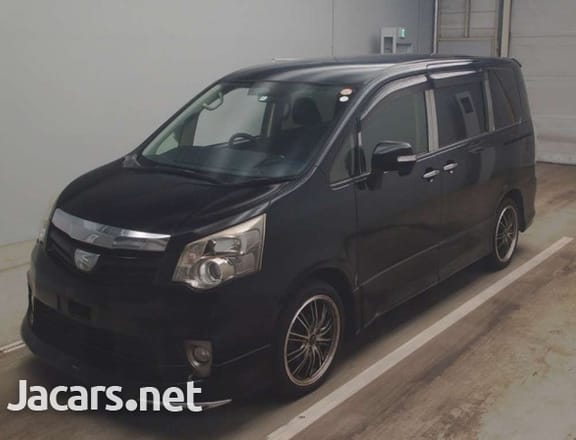 Toyota Noah 1,8L 2013