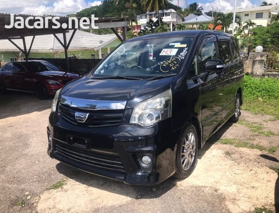 Toyota Noah 2,0L 2013