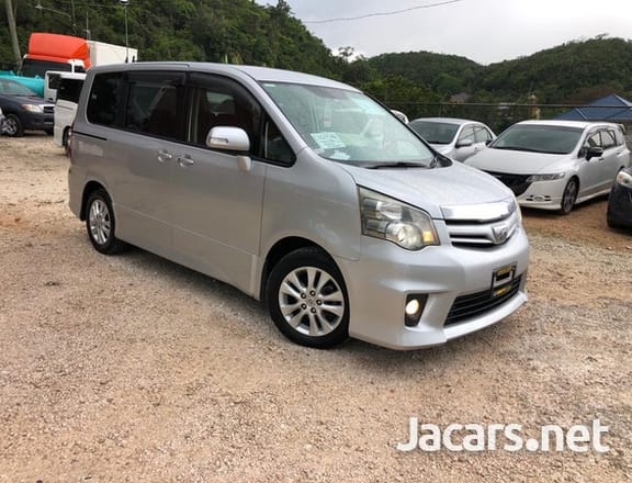 Toyota Noah 2,0L 2013