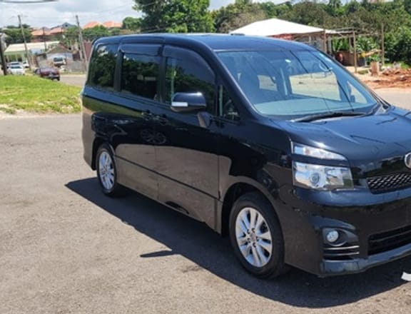 Toyota Voxy 2,0L 2013