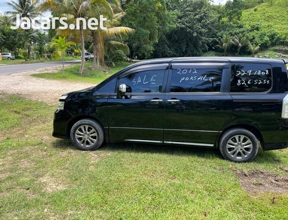 Toyota Voxy 2,0L 2012