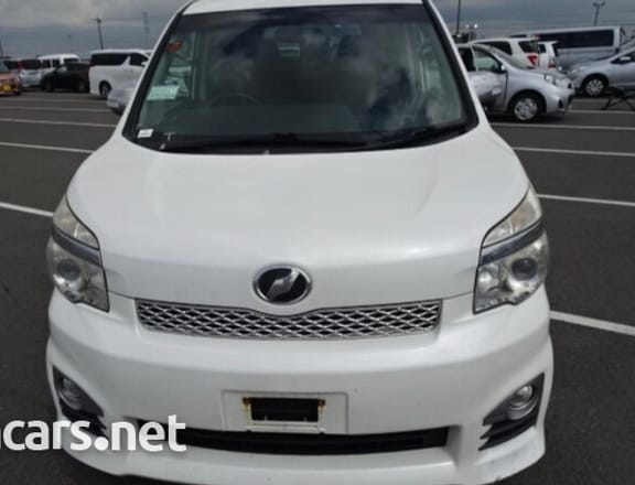 Toyota Voxy 2,0L 2013