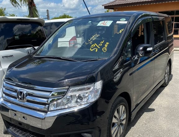 Honda Stepwgn 2,0L 2013