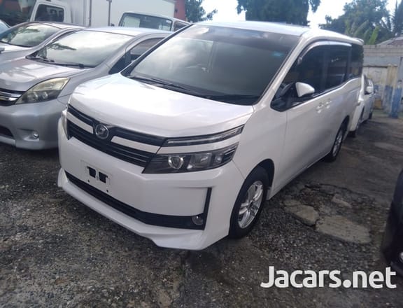 Toyota Voxy 2,0L 2014