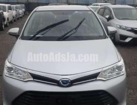 2017 Toyota Corolla Axio Hybrid