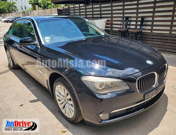 2011 BMW 730i