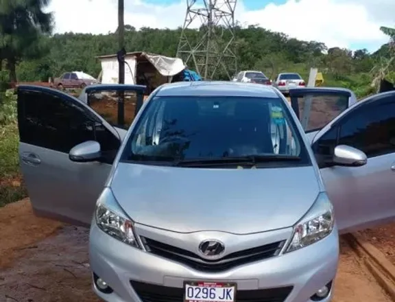 Toyota vitz 2013 button start