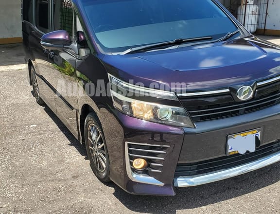 2014 Toyota Voxy