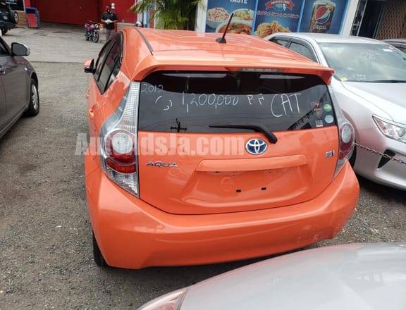 2012 Toyota Aqua hybrid